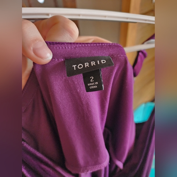 Torrid Bell-Sleeve Cold-Shoulder Velvet Dress - Picture 4 of 4